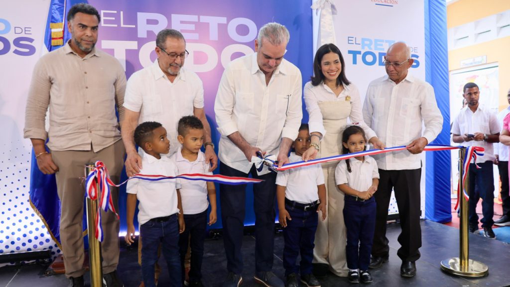 Presidente Abinader inaugura centro educativo inicial y honra legado de Nelsy Cruz, en Montecristi Presidente Abinader