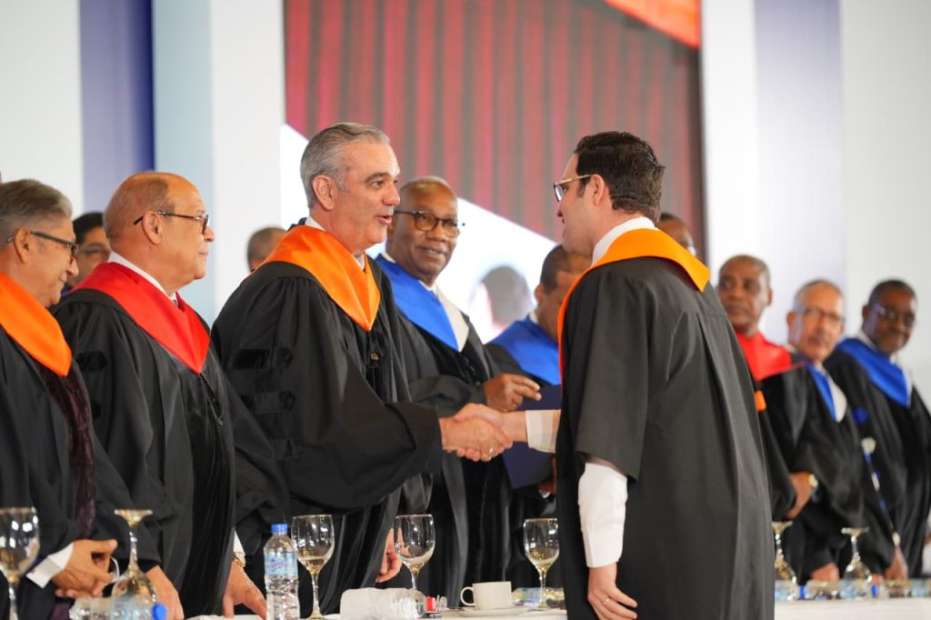 UASD e INAP gradúan primera generación de magísteres en Gobernanza Pública UASD e INAP