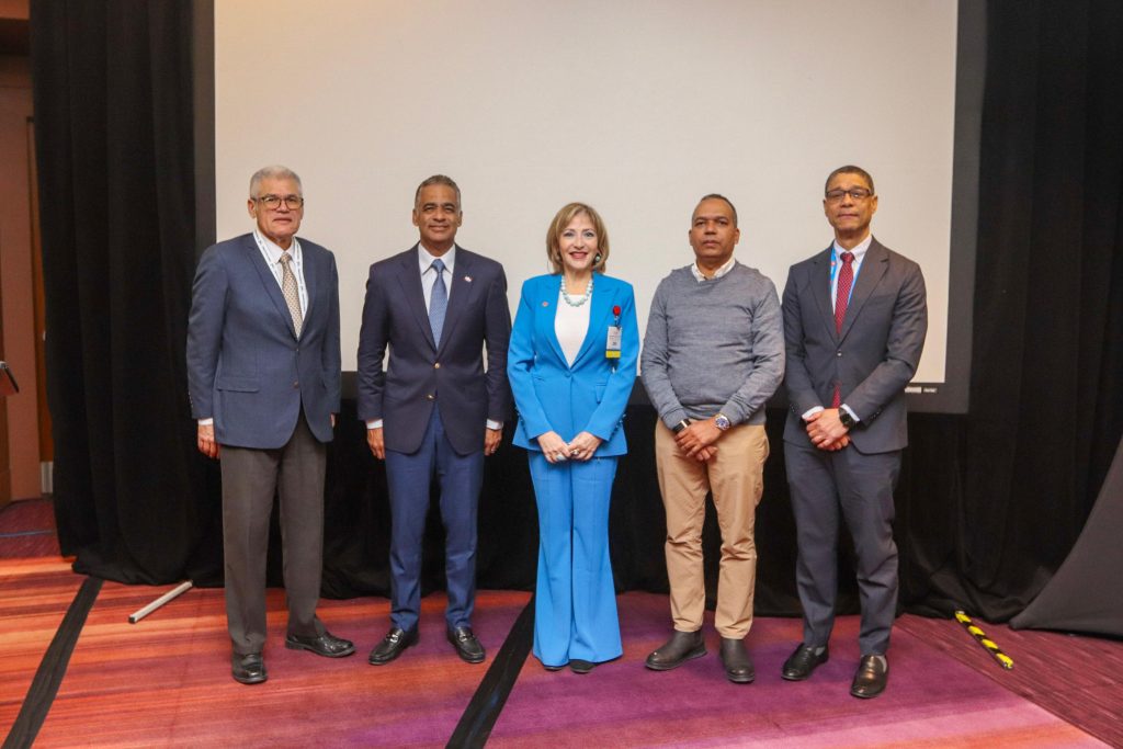 Ministro Santos presenta en Toronto modernización minera y avance estratégico en tierras raras