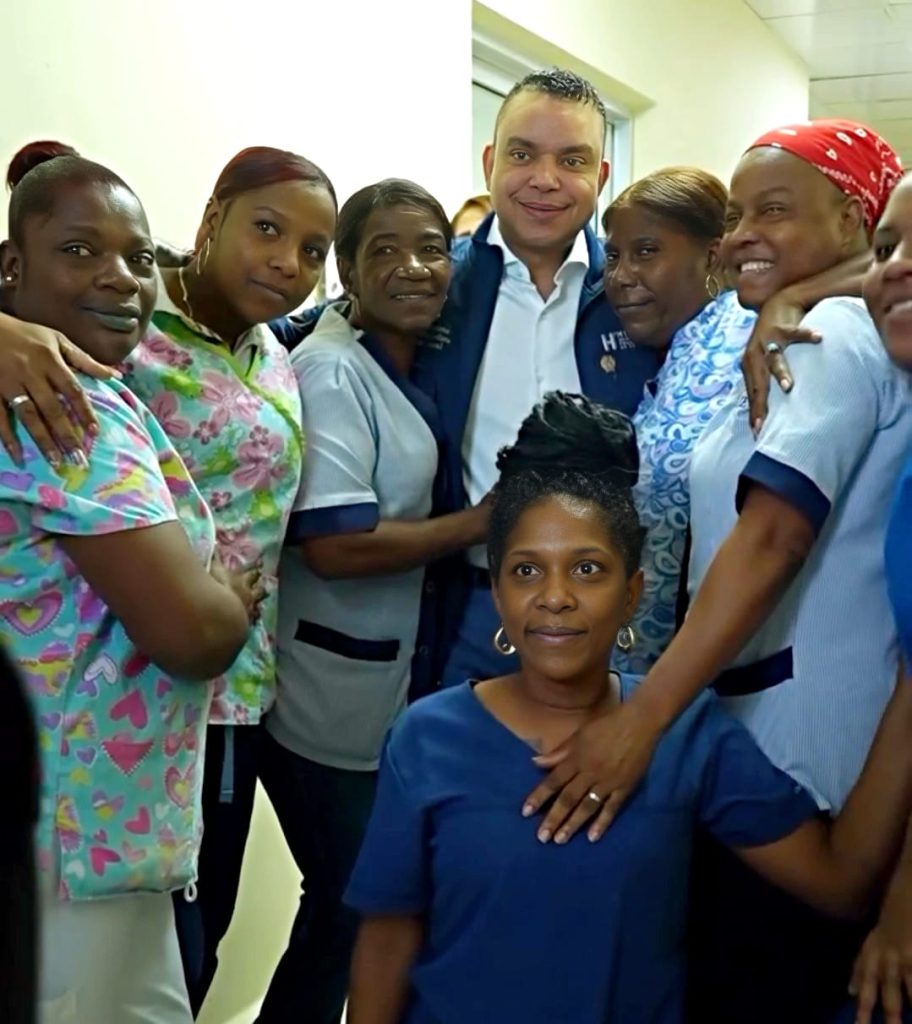 Dr. Julio Landrón exalta sacrificio y entrega de las mujeres del sector salud en el Día Internacional de la Mujer