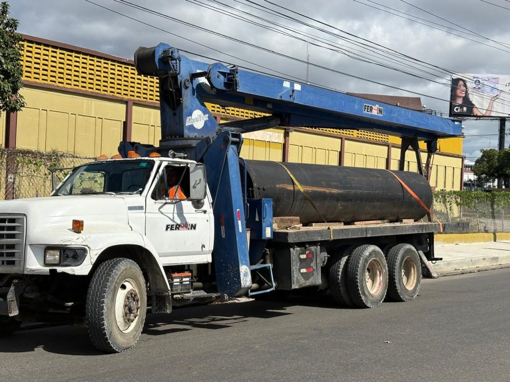 CAASD trabaja en corrección averías provocadas por empresa construye paso a desnivel 27 Febrero