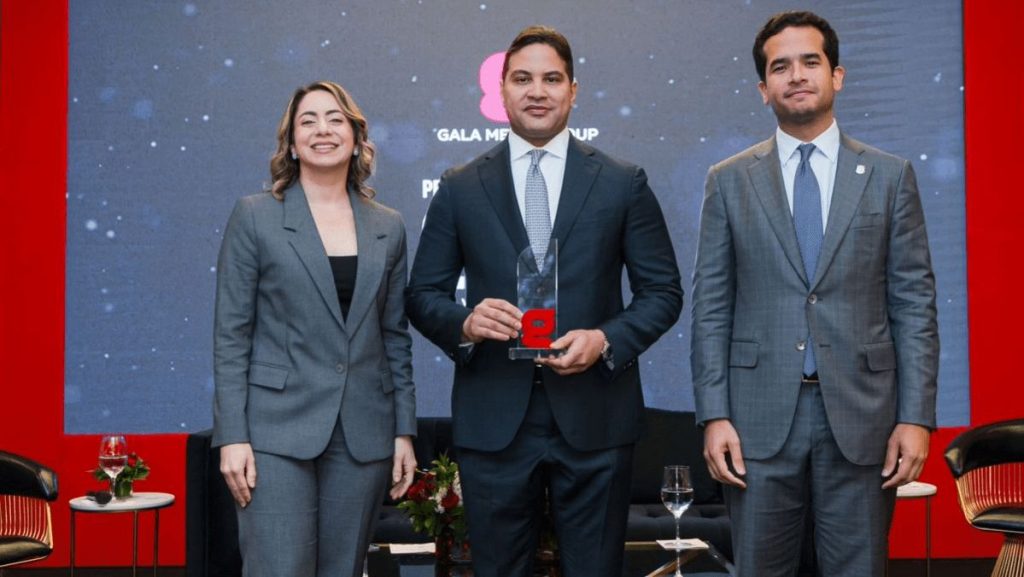 Reconocen miembro Cámara Cuentas por su trayectoria jurídica y aportes al Estado