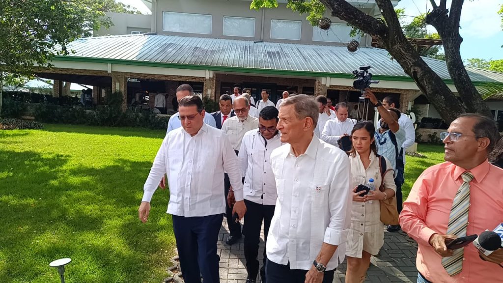 Autoridades dominicanas y estadounidenses se reúnen en Dajabón para tratar seguridad y despliegue de tropas en Haití dominicanas