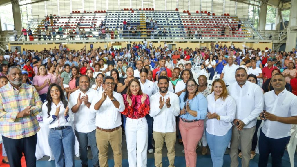 Beneficiarias de programas de Supérate del GSD exponen sus necesidades