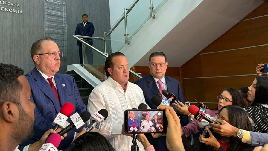 Gobierno convoca a Danilo y Leonel para abordar crisis global Gobierno