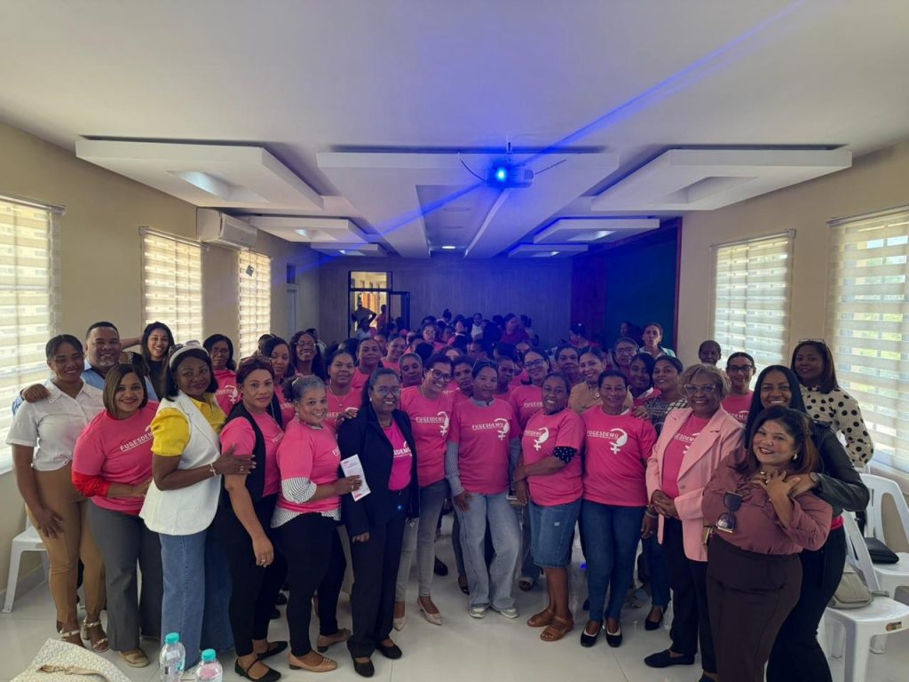 Fugesdemu juramenta a más de cien mujeres en Neyba