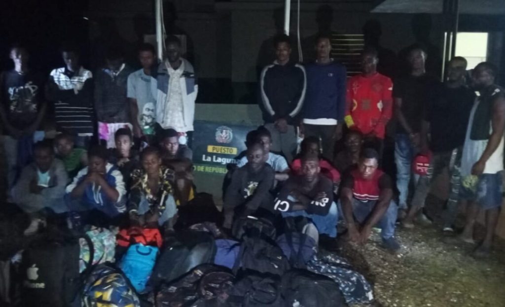 ERD intercepta 25 haitianos indocumentados en frontera de Elías Piña