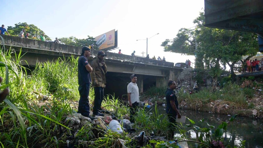 Hallan cadáver de hombre en la desembocadura del río Lebrón en Los Alcarrizos cadáver
