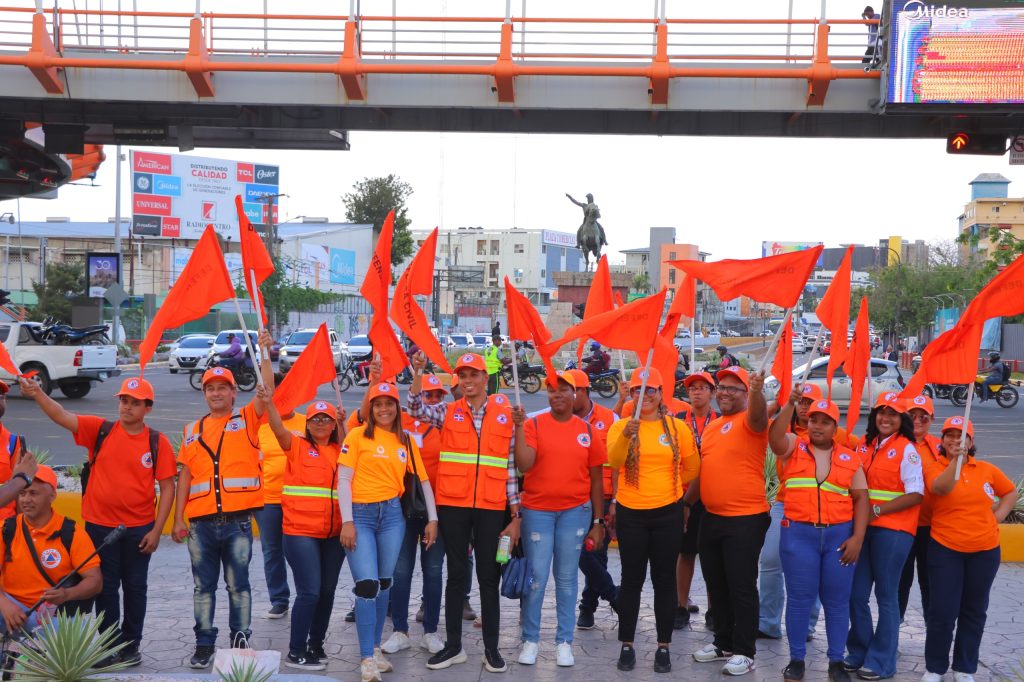 Defensa Civil integra 10 privados de libertad como voluntarios durante operativo de la Semana Mayor