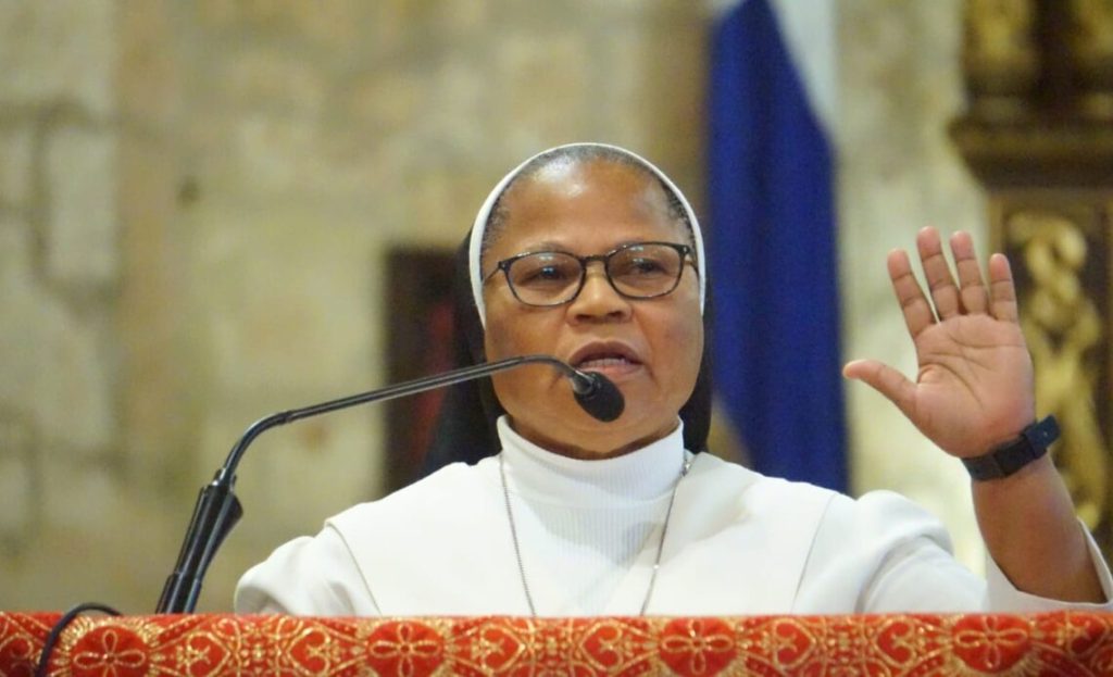 Iglesia denuncia redes sociales como “plataformas asesinas” de la moral y critica la música urbana en Sermón de las Siete Palabras sor Lourdes Martínez Arcángel