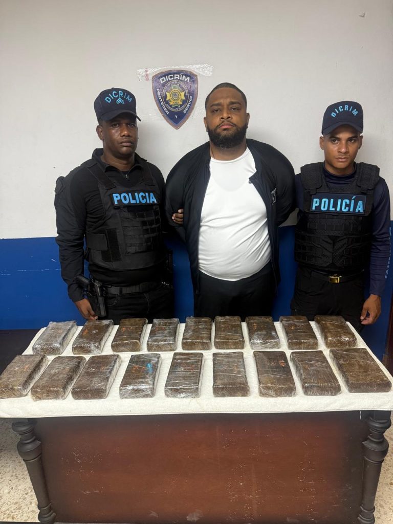 Policía Nacional apresa hombre en Bávaro y ocupa 18 paquetes de presunta cocaína