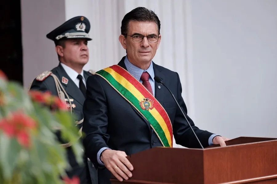 El presidente de Bolivia reducirá a la mitad su salario y el de sus ministros, en medio de conflictos Rodrigo Paz