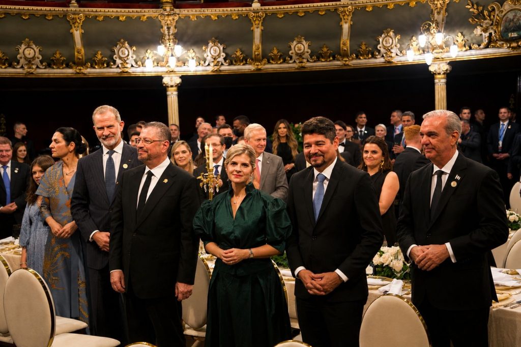 Presidente Abinader participa en cena oficial ofrecida por homólogo de Costa Rica, en honor a jefes de Estado y de Gobierno