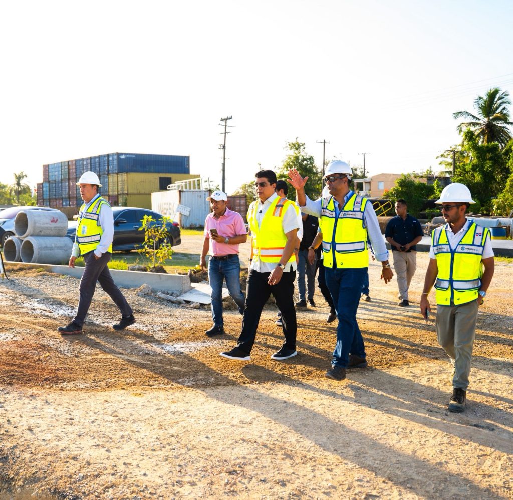 Caasd avanza trabajos en la avenida San Vicente de Paúl