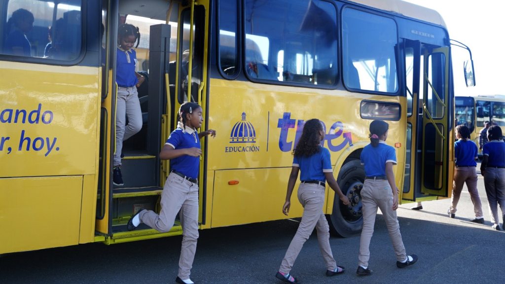 Motoconchistas agreden conductor de transporte escolar frente a estudiantes en Café de Herrera