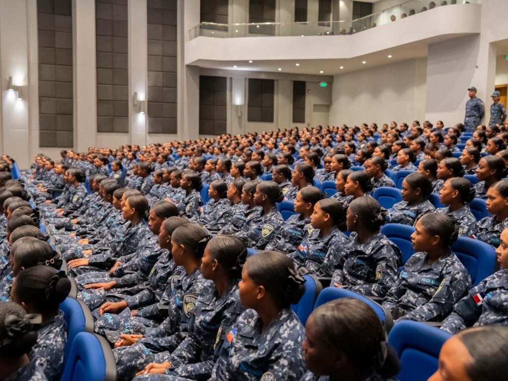 PN capacita 1,100 mujeres en formación para fortalecer liderazgo y carrera policial