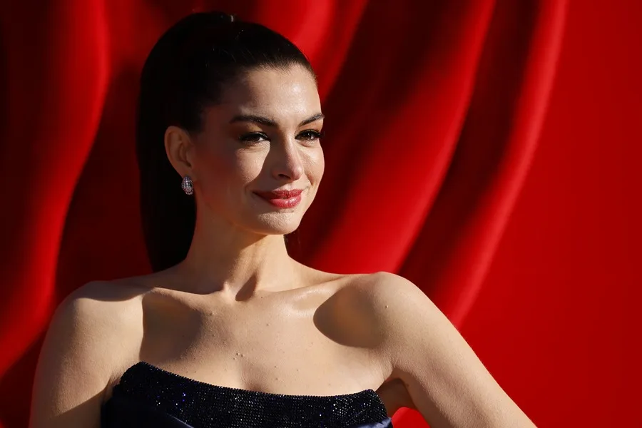 La actriz Anne Hathaway anuncia que está embarazada de su tercer hijo Anne Hathaway