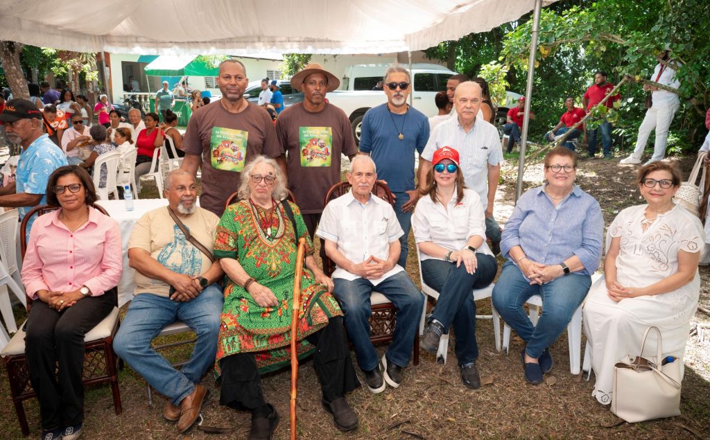 Centro León reafirma su compromiso con la cultura popular en Yamasá