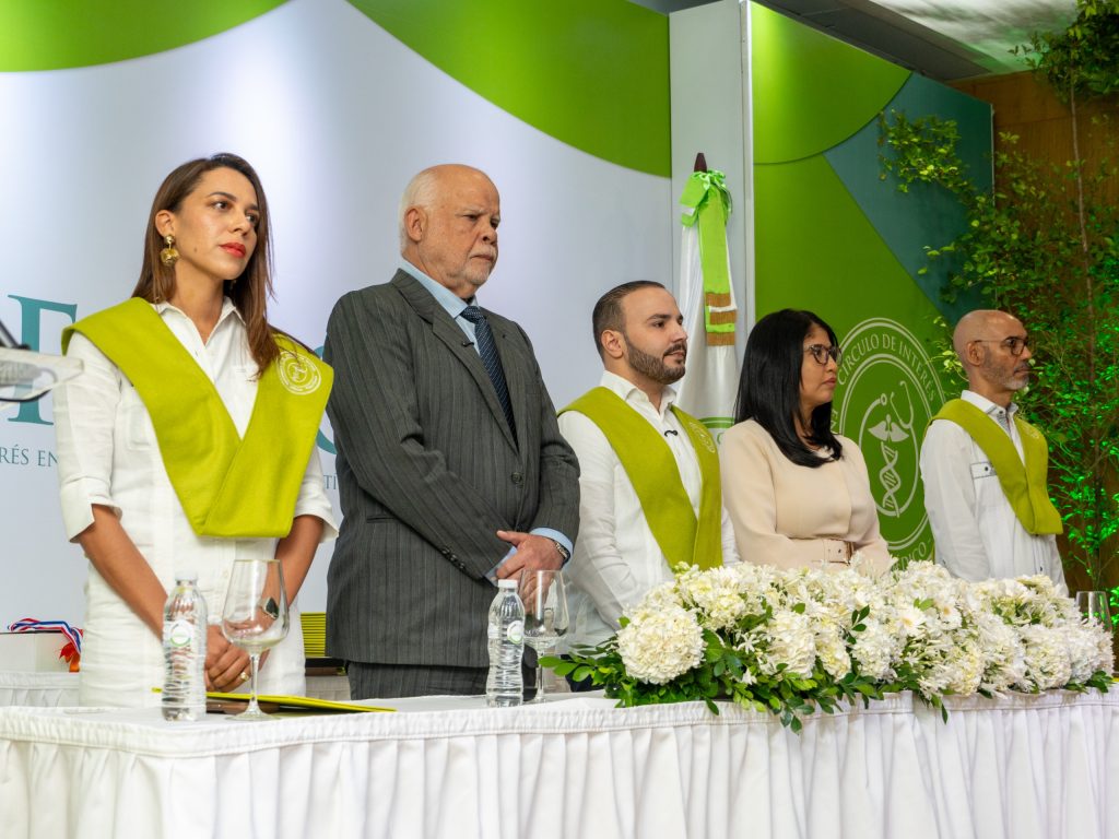 CIFMEC celebró su XXIX Ceremonia de Graduación Ordinaria Institucional y entrega su máximo galardón académico al Dr. José López Larache CIFMEC