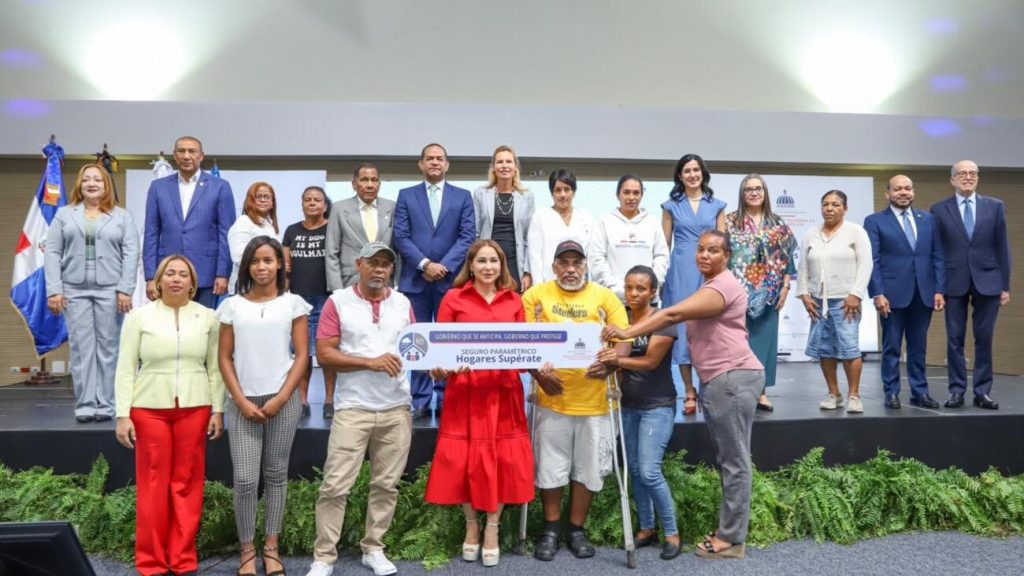 Gobierno y PNUD lanzan proyecto de seguros paramétricos para proteger hogares vulnerables ante lluvias y huracanes Gobierno y PNUD