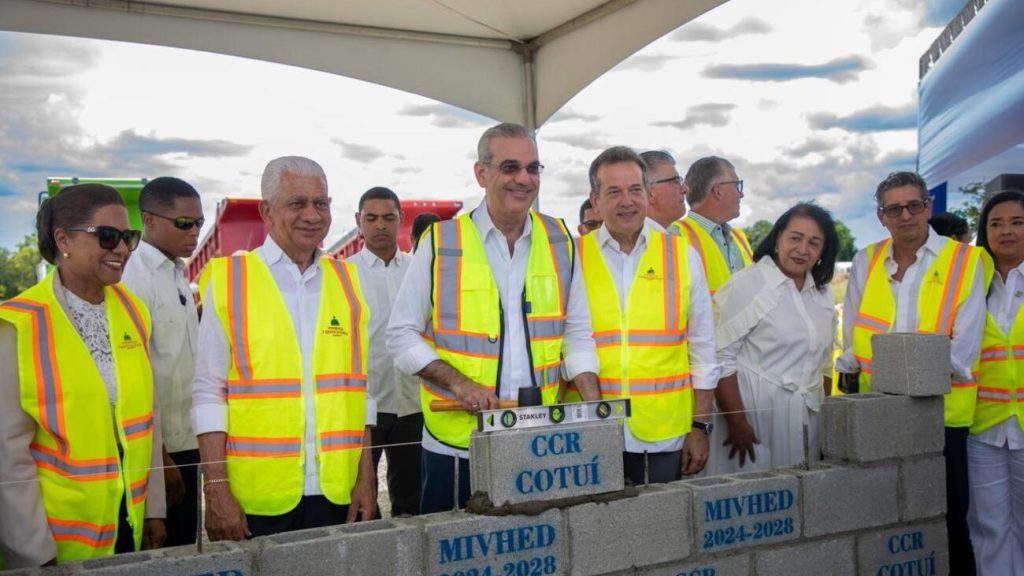 Presidente Abinader inicia construcción del CCR de Cotuí para 700 internos, con enfoque en rehabilitación y seguridad Presidente Abinader