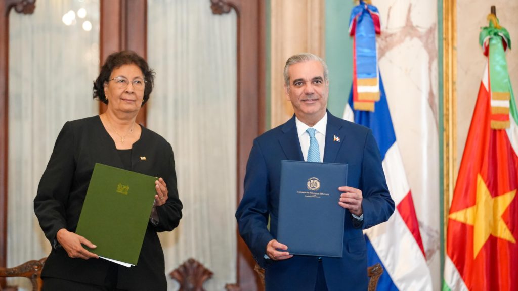 Gobiernos de la República Dominicana y de Surinam firman acuerdos de cooperación y alianzas estratégicas en el sector turístico, agricultura e inversión privada República Dominicana y de Surinam