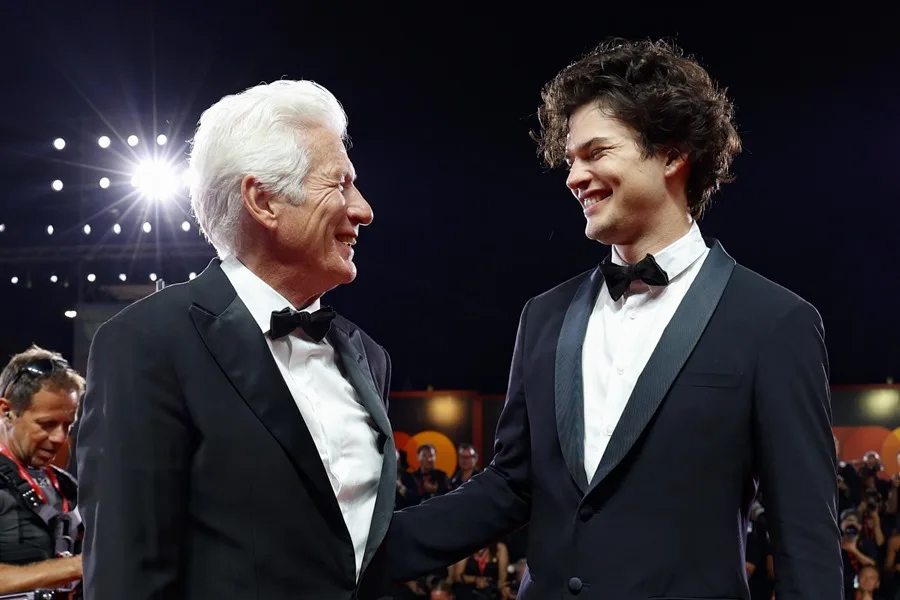 Richard Gere, orgulloso de su hijo Homer, dice que ya le puede pasar el testigo Richard Gere
