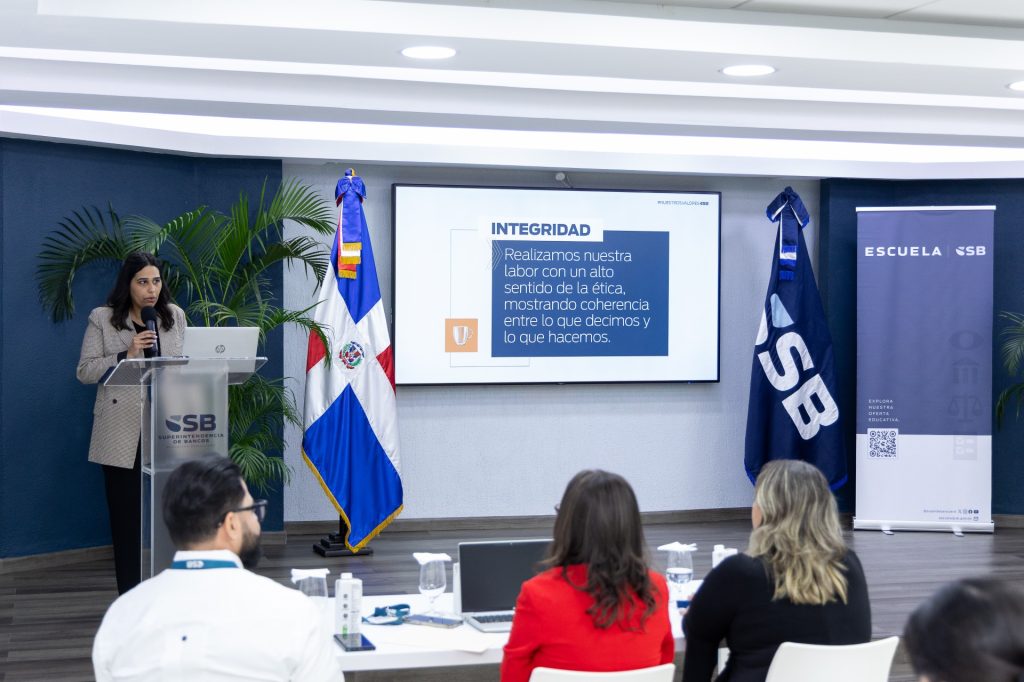 Escuela SB ha capacitado diez mil personas en educación financiera durante dos años