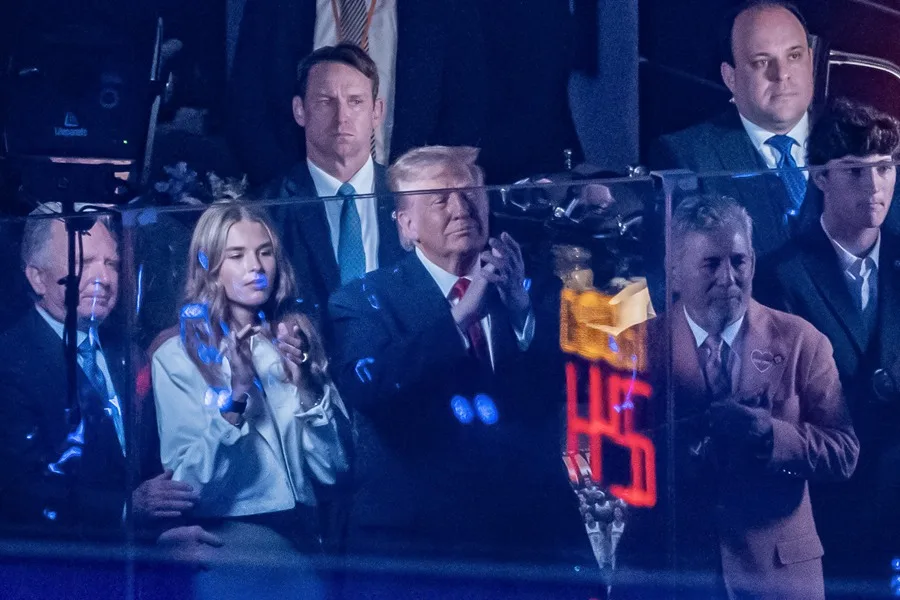 Trump, abucheado por el Madison Square Garden durante el himno nacional Trump