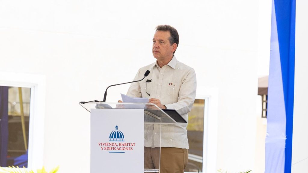 Ministro Bisonó destaca que más de 1,300 dominicanos ya tienen hogar propio en urbanización San José