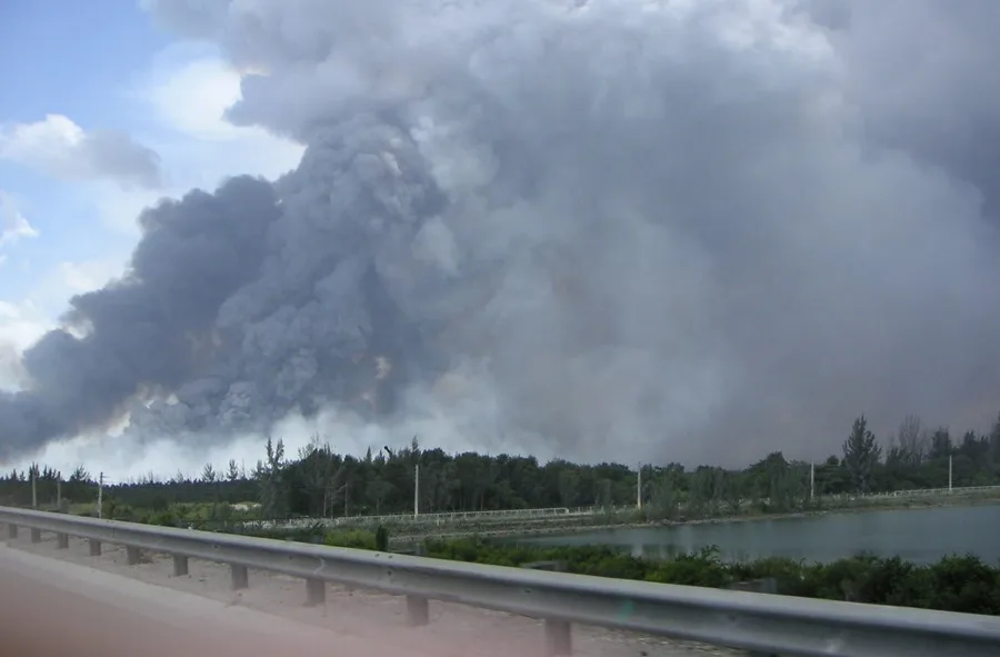 Dos incendios al oeste de Miami consumen más de 2.300 hectáreas y causan alertas por humo incendios