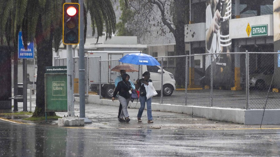 Continuarán las lluvias este sábado por efectos de vaguada; mantienen 20 provincias bajo alerta