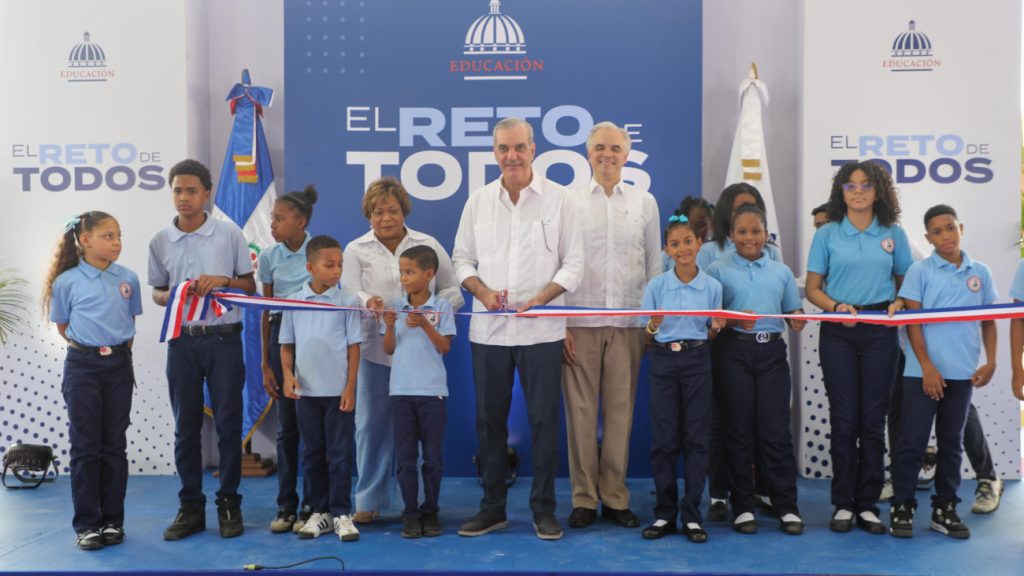 Abinader inaugura techado deportivo y nuevas aulas de educación inicial en la Escuela Primaria Félix Lope de Vega Abinader