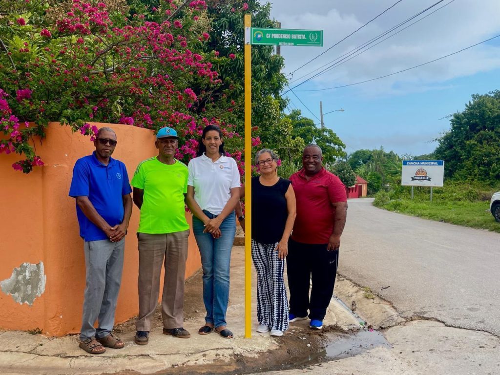 Alcaldía de Las Galeras y Fundación Rincón concluyen primera etapa de señalización vial para fortalecer el orden urbano Alcaldía de Las Galeras y Fundación Rincón