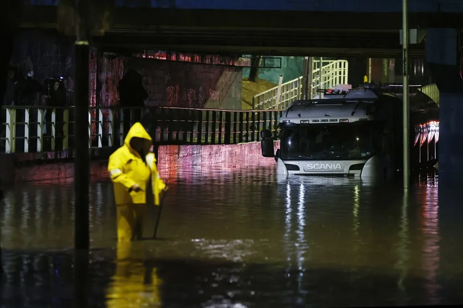 Suben a cuatro los muertos por temporal en Chile y declaran la alerta roja en Valparaíso Chile