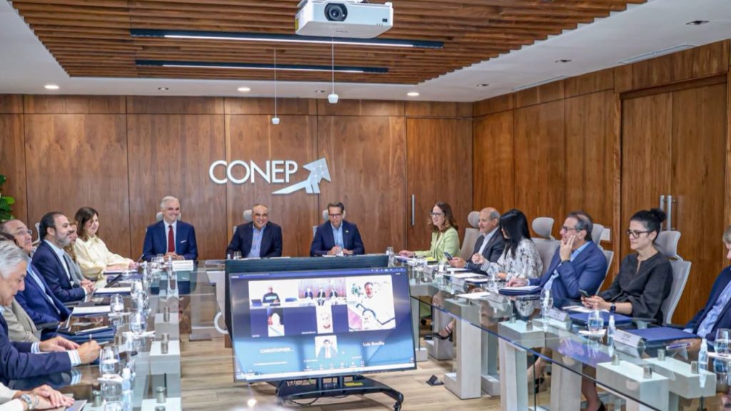 Ministro De Camps destaca ante el Conep la educación como motor del desarrollo nacional