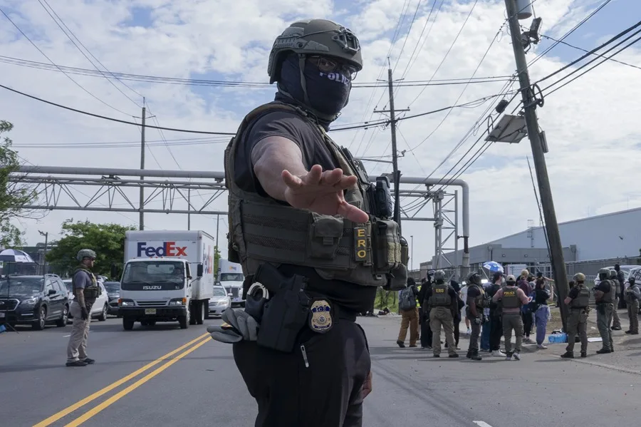 Un agente de ICE mata a un migrante mexicano durante un operativo de detención en Texas ICE
