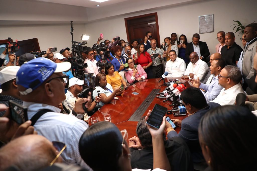 Transportistas respaldan al INTRANT, ratifican que no habrá aumento del pasaje INTRANT
