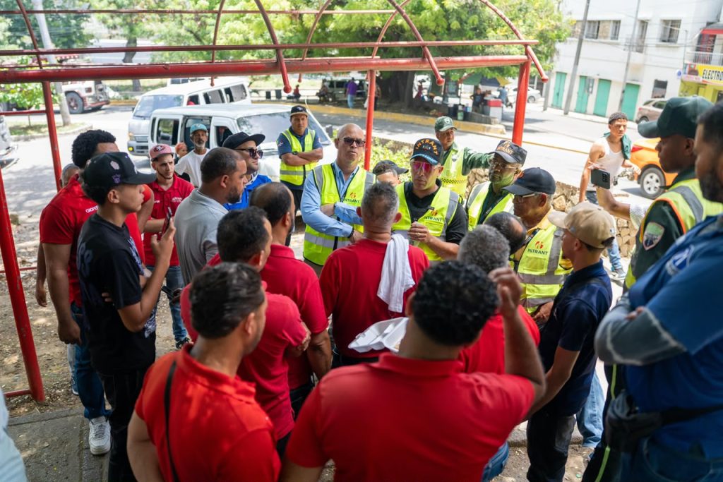INTRANT interviene 17 rutas en Santiago por aumentos no autorizados en precio del pasaje y fiscaliza 85 vehículos irregulares INTRANT