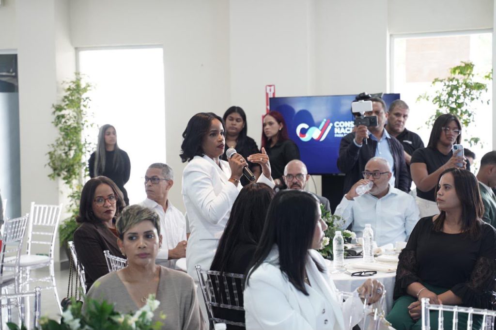 Consulta presenta a líderes de opinión la visión transformadora de la reforma educativa