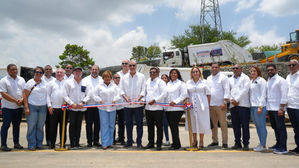 Presidente Abinader inaugura la estación de transferencia de residuos sólidos con el programa Basura Cero Presidente Abinader