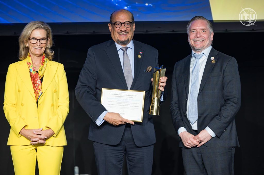 República Dominicana fortalece su liderazgo regional en transformación digital con el WSIS Prize 2026 otorgado a la Red GEALC República Dominicana