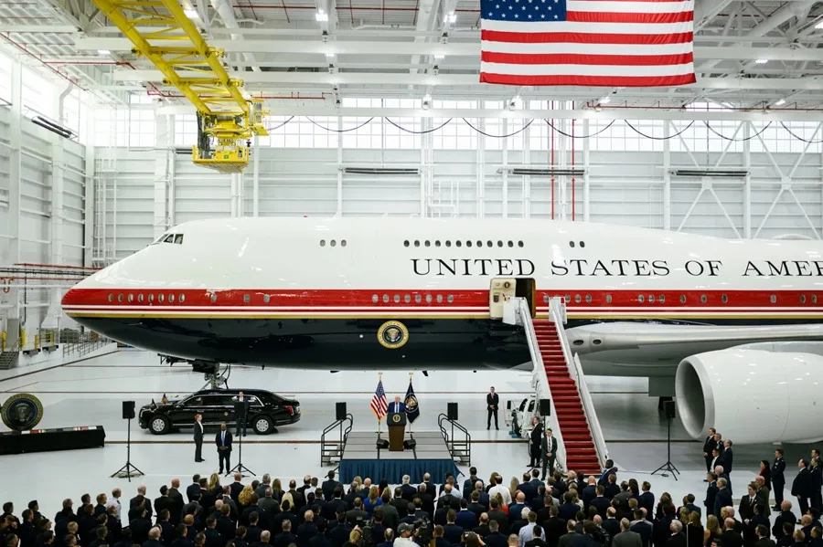 Trump estrena el polémico avión presidencial donado por Catar: «Estamos muy orgullosos» Trump