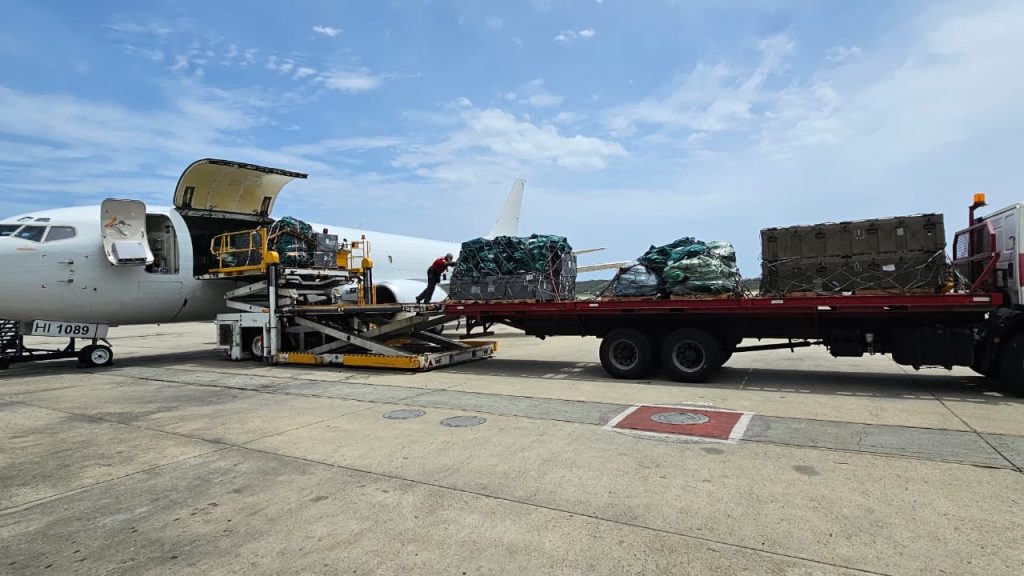 Sky High Dominicana apoya operación humanitaria de la Barbados Defence Force hacia Venezuela