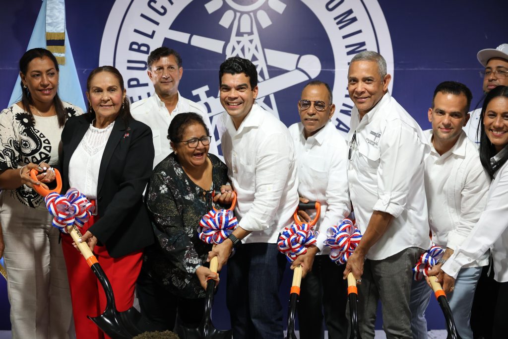 Wellington Arnaud dio primer palazo para ampliación del acueducto de San Francisco de Macorís