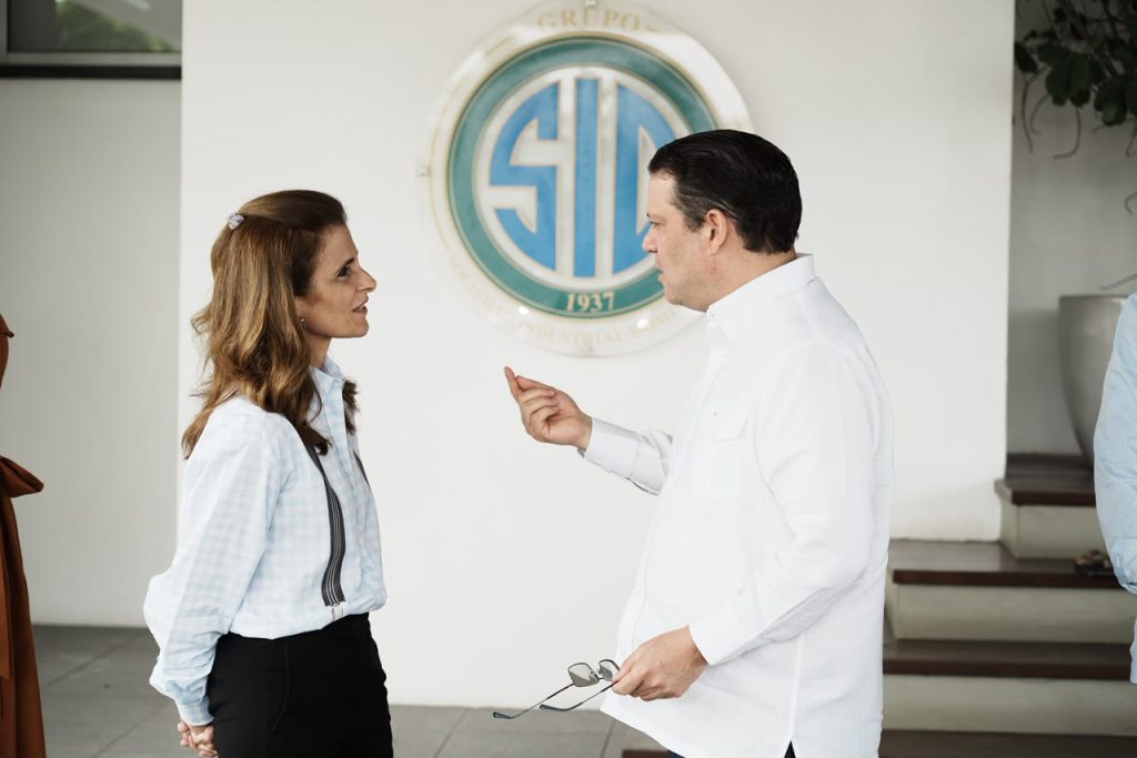 Yayo Sanz visita a ejecutivos de Grupo SID para escuchar inquietudes de la industria nacional