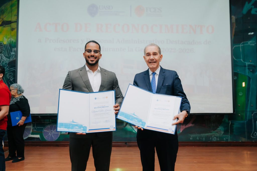 Rafael Féliz es reconocido por la UASD como docente destacado de Sociología