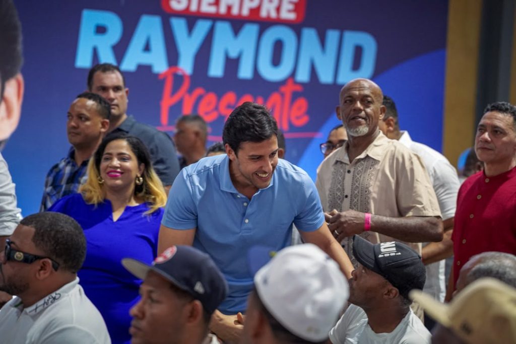 Raymond Rodríguez sorprende a más de 750 padres del Distrito Nacional con multitudinaria celebración por adelantado de su día