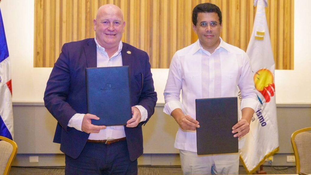 Ministro de Turismo firma acuerdo con la ITF para impulsar la movilidad turística sostenible acuerdo