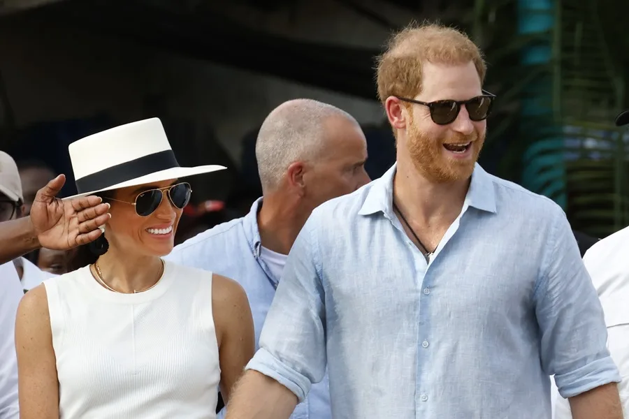 Carlos III y Camila reciben al príncipe Enrique, su esposa Meghan y sus dos hijos príncipe Enrique